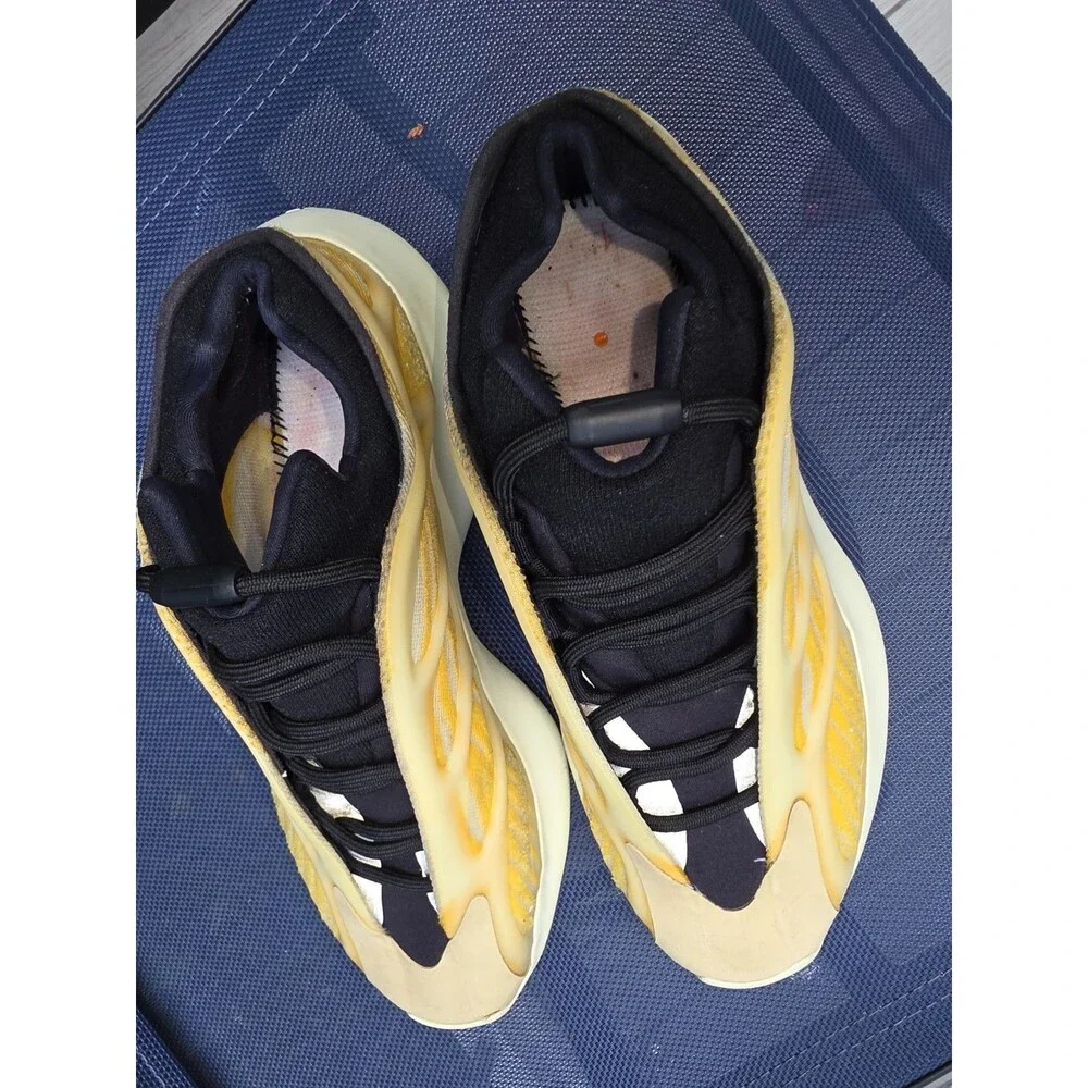 adidas Yeezy 700 V3 Safflower Sneakers Men's Size 9 HP5425 Yellow Black